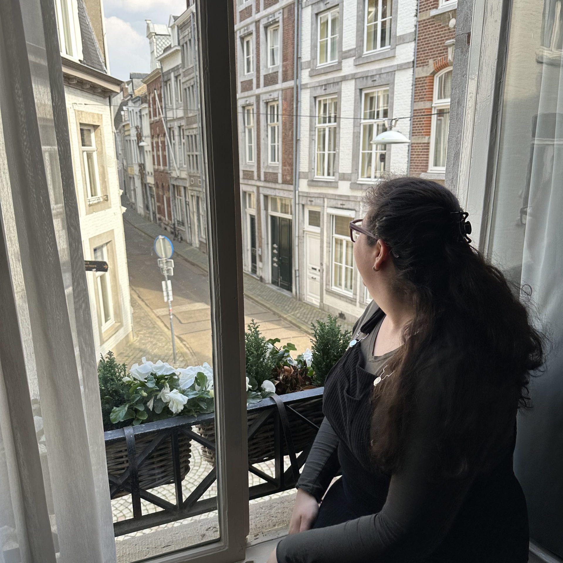 Soreh in the hotel window in Maastricht